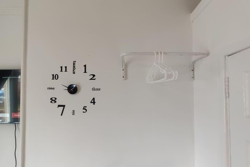 1 Bedroom Studio In A Supurb Area Of Кардифф Экстерьер фото