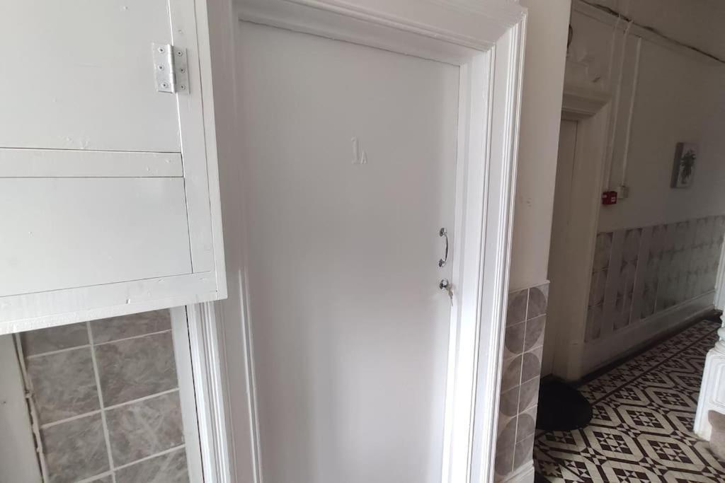 1 Bedroom Studio In A Supurb Area Of Кардифф Экстерьер фото